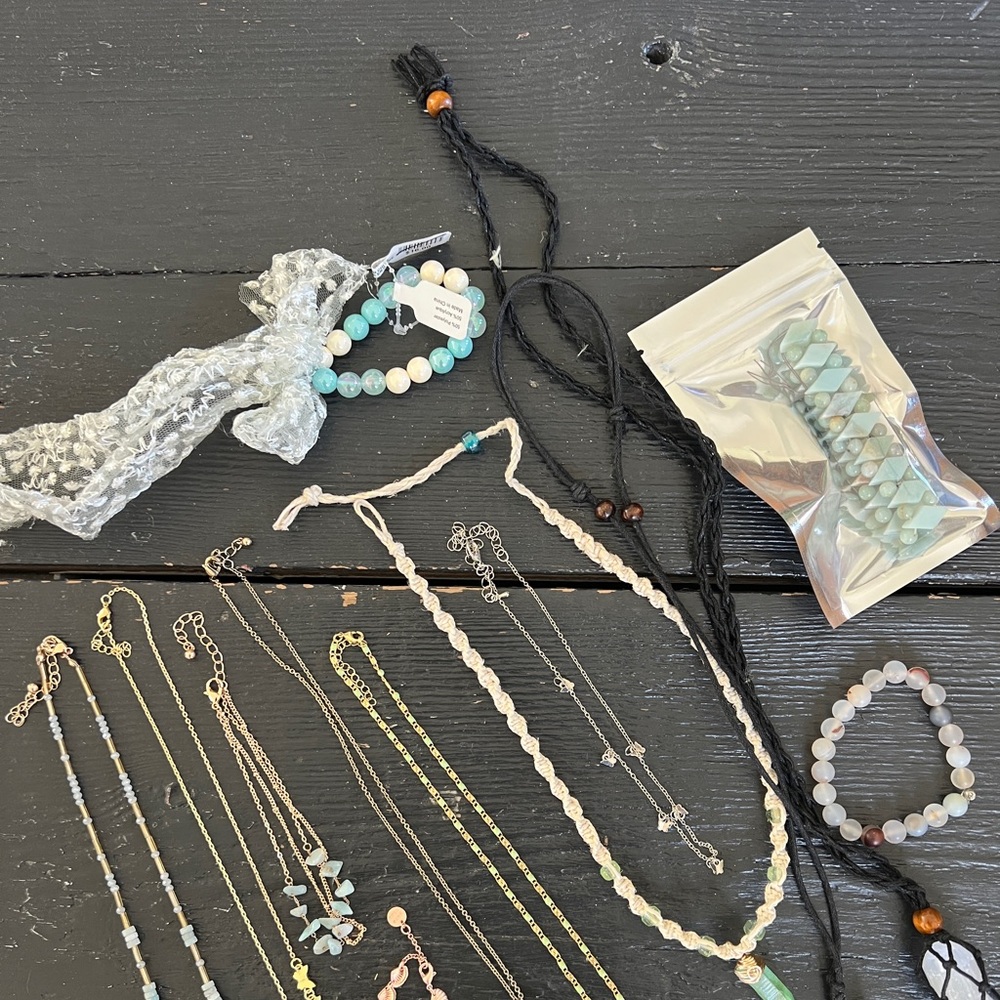 *Stones, Metal, & Beads 14 Pc. Miscellaneous Charm, Bracelet & Necklace Lot - Picture 13 of 16
